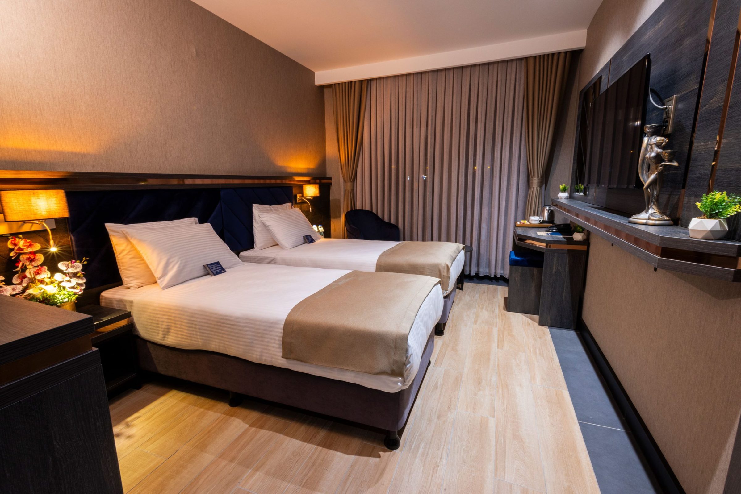 WestDoor Hotel - Deluxe Twin Room
